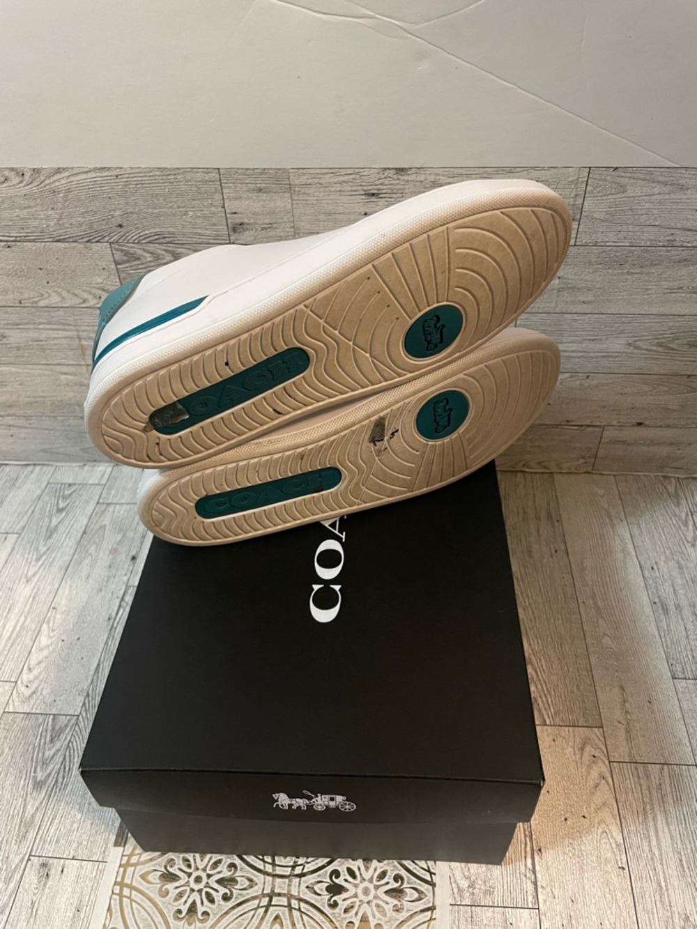 Coach clip White leather low top Sneakers with Teal women size 9 - Picture 10 of 10